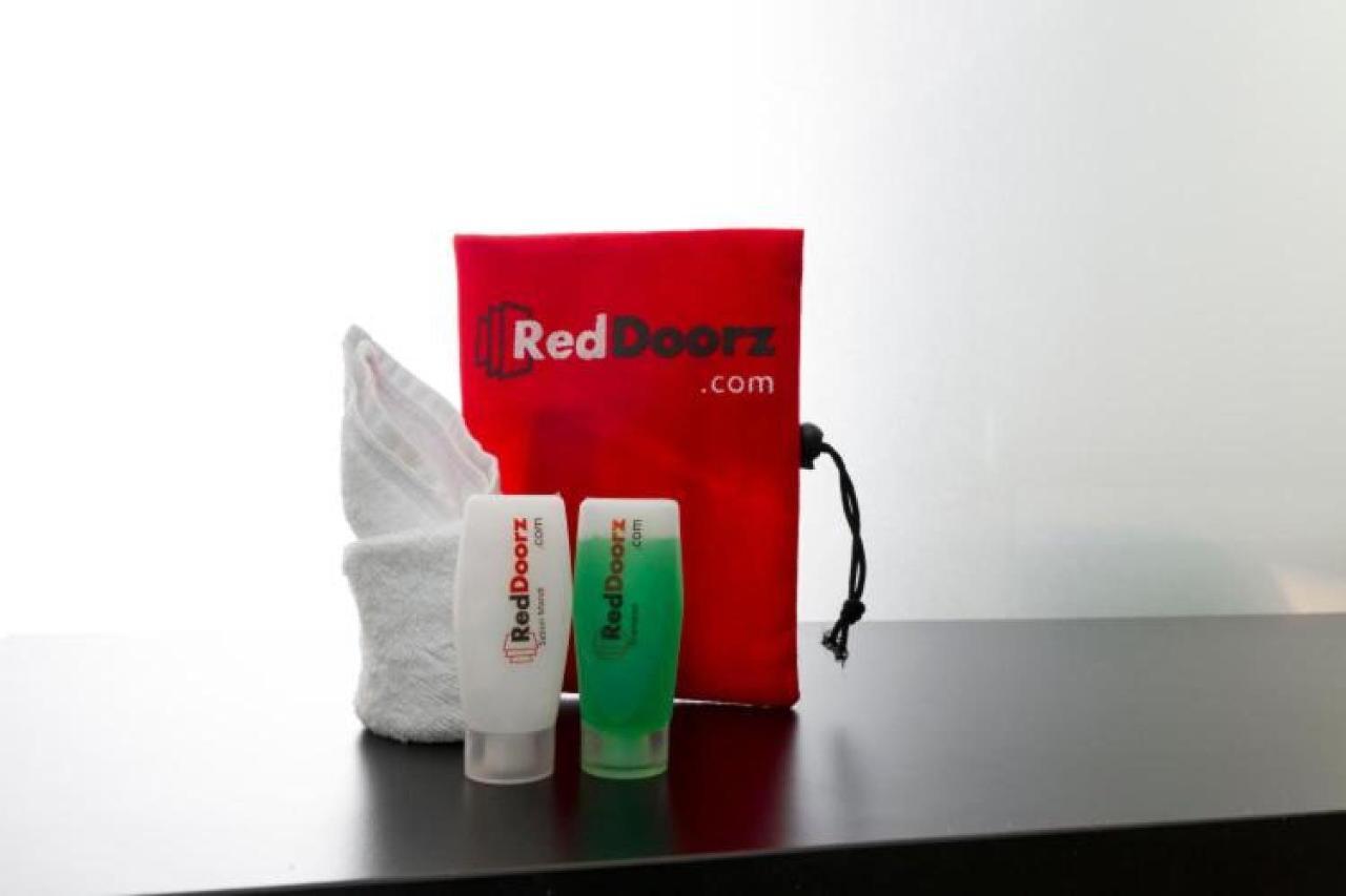 Reddoorz @ Gatot Subroto Street Bandung 3 Hotel Exterior foto